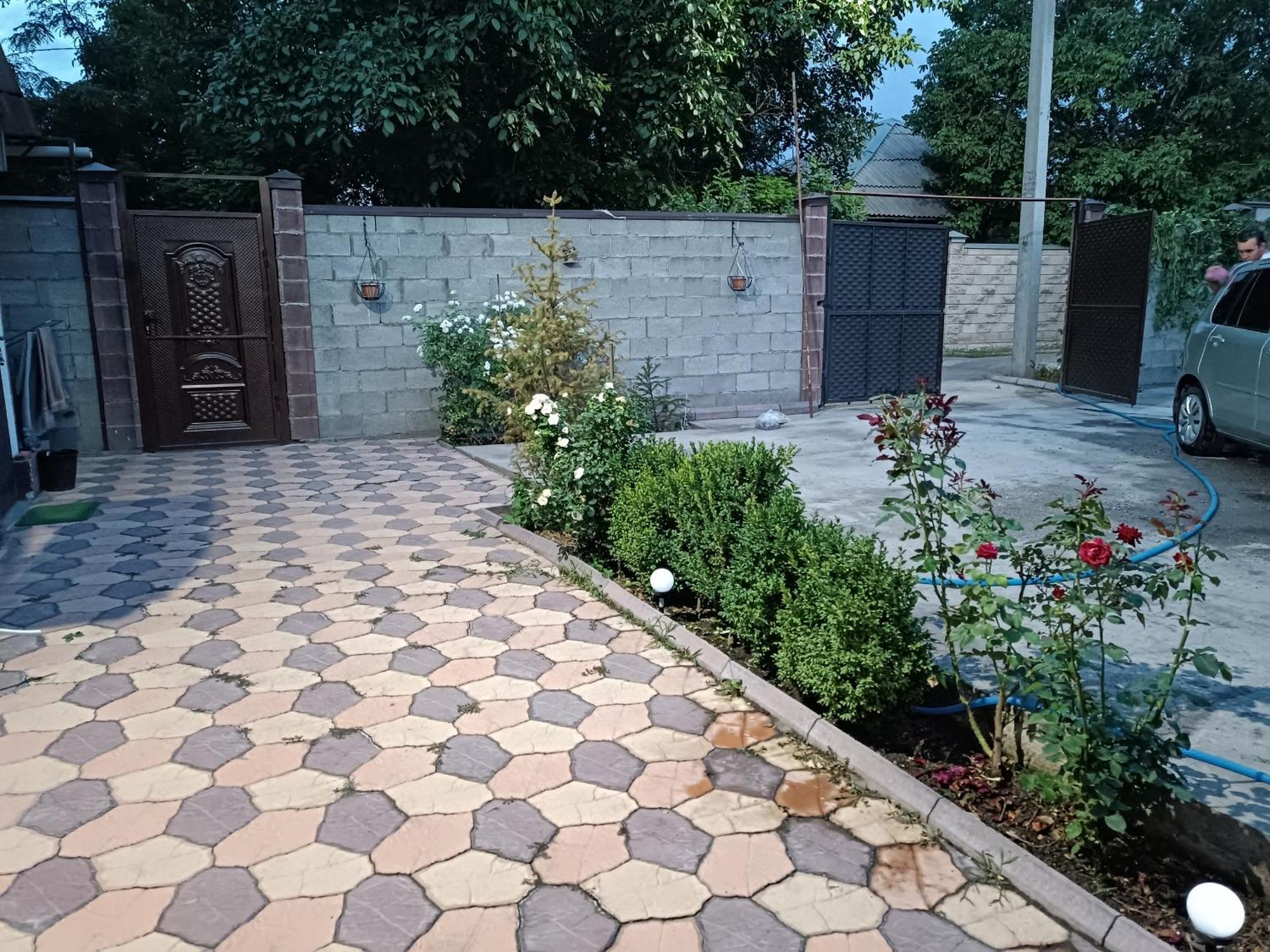 Комфортный Дом До 4Х Человек. Есть Парковка На 2 Машины, Wi-Fi, Tv. Bişkek Dış mekan fotoğraf