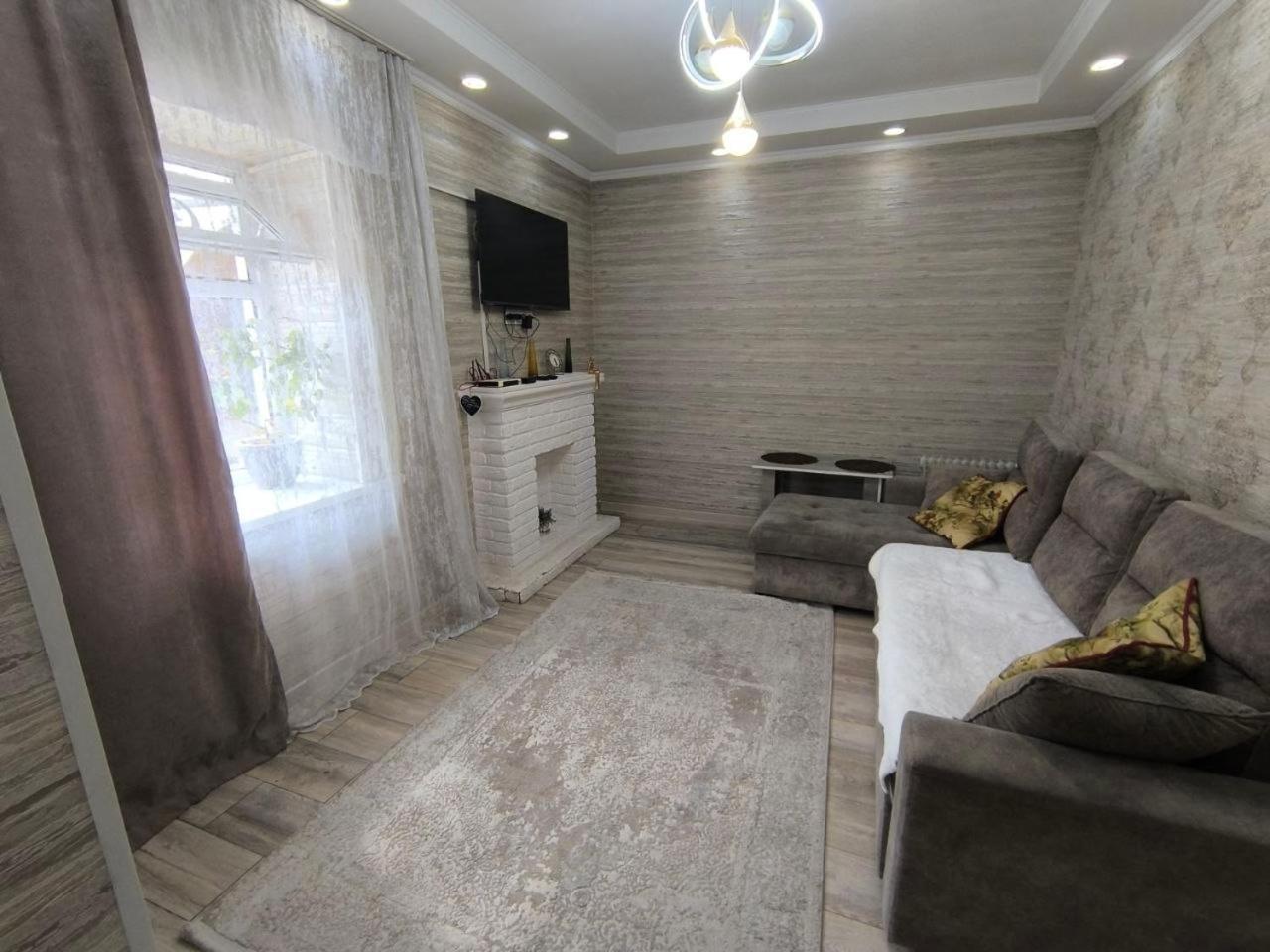 Комфортный Дом До 4Х Человек. Есть Парковка На 2 Машины, Wi-Fi, Tv. Bişkek Dış mekan fotoğraf