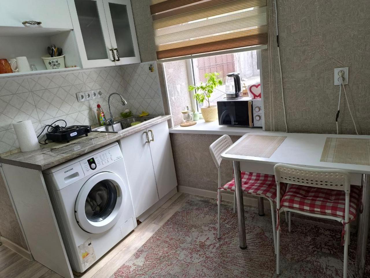 Комфортный Дом До 4Х Человек. Есть Парковка На 2 Машины, Wi-Fi, Tv. Bişkek Dış mekan fotoğraf